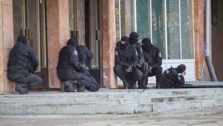 Obiecte suspecte şi persoane dubioase, identificate de ofiţerii SIS. Foto: publika.md