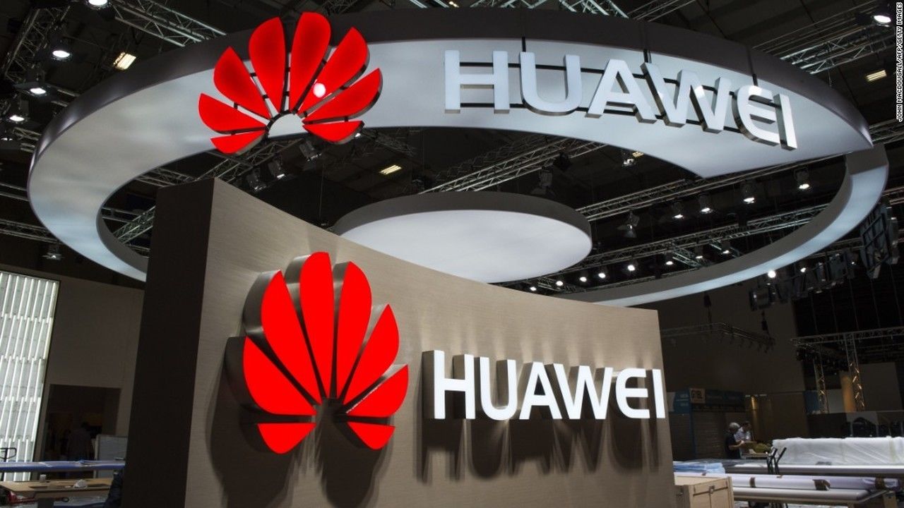 Huawei высмеяла Apple, назвав презентацию сервисов разогревом.