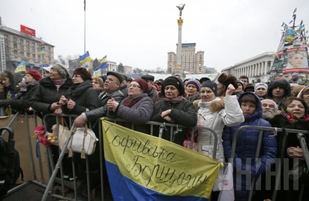 По традиции, Народное вече началось молитвой за Украину.