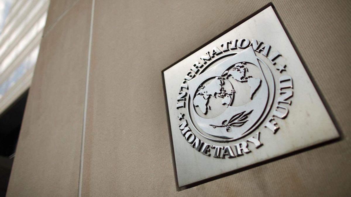 Acordul cu FMI admite majorarea vârstei de pensionare și a tarifelor la serviciile utilităților publice. Foto: sigmalive.com