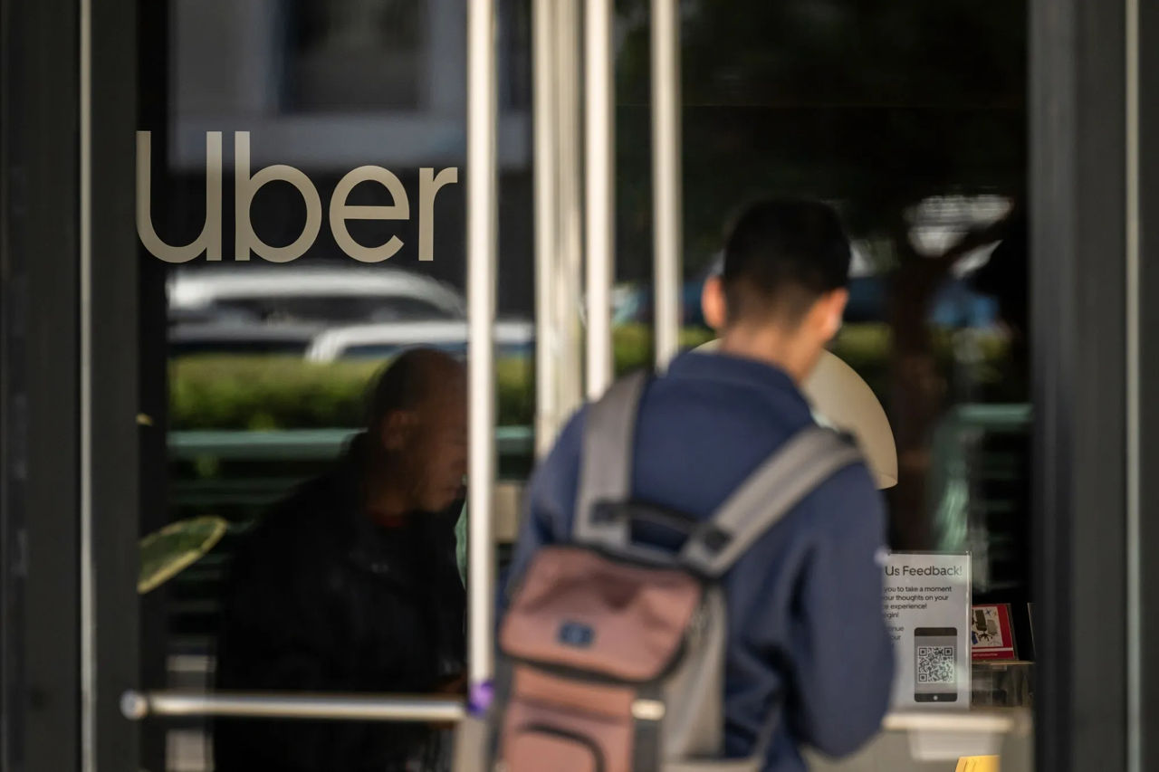 Uber ограничила расходы сотрудников на ИИ суммой в $1500 в месяц.