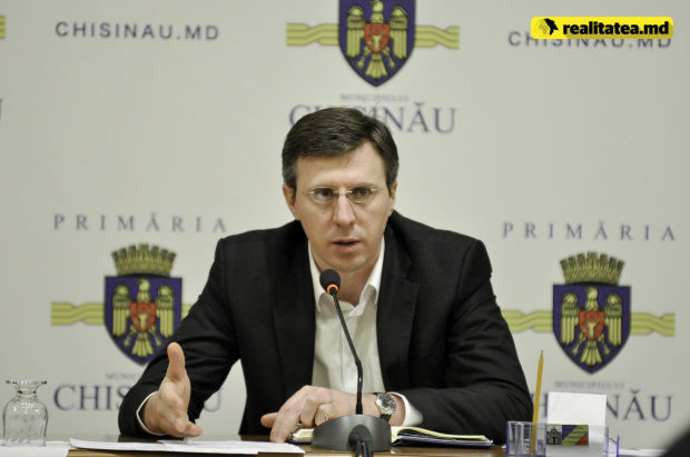 Neregulile depistate în băncile Republicii Moldova l-au îndemnat pe Dorin Chirtoacă, să facă un calcul ingenios.