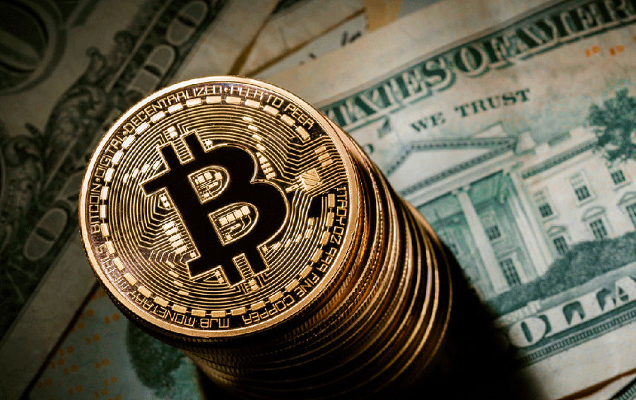 По данным портала CoinMarketCap, высчитывающего среднюю цену по более чем 20 биржам, по итогам торгов воскресенья биткоин подорожал на 0,13%.