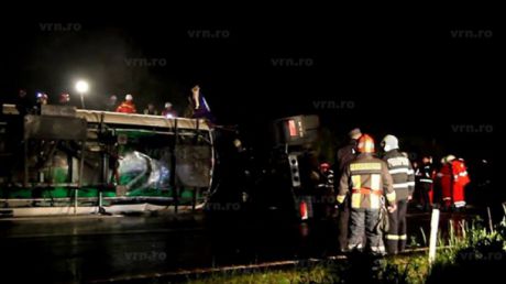 37-летний мужчина управлял автоцистерной, которая съехала в кювет. Фото:estnews.ro