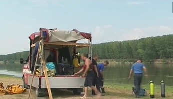 По данным СЧС, с начала года в водоёмах страны утонули 38 человек, в том числе восемь подростков.