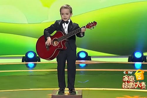 Гордей родился в Москве, но затем перебрался с родителями в Китай.