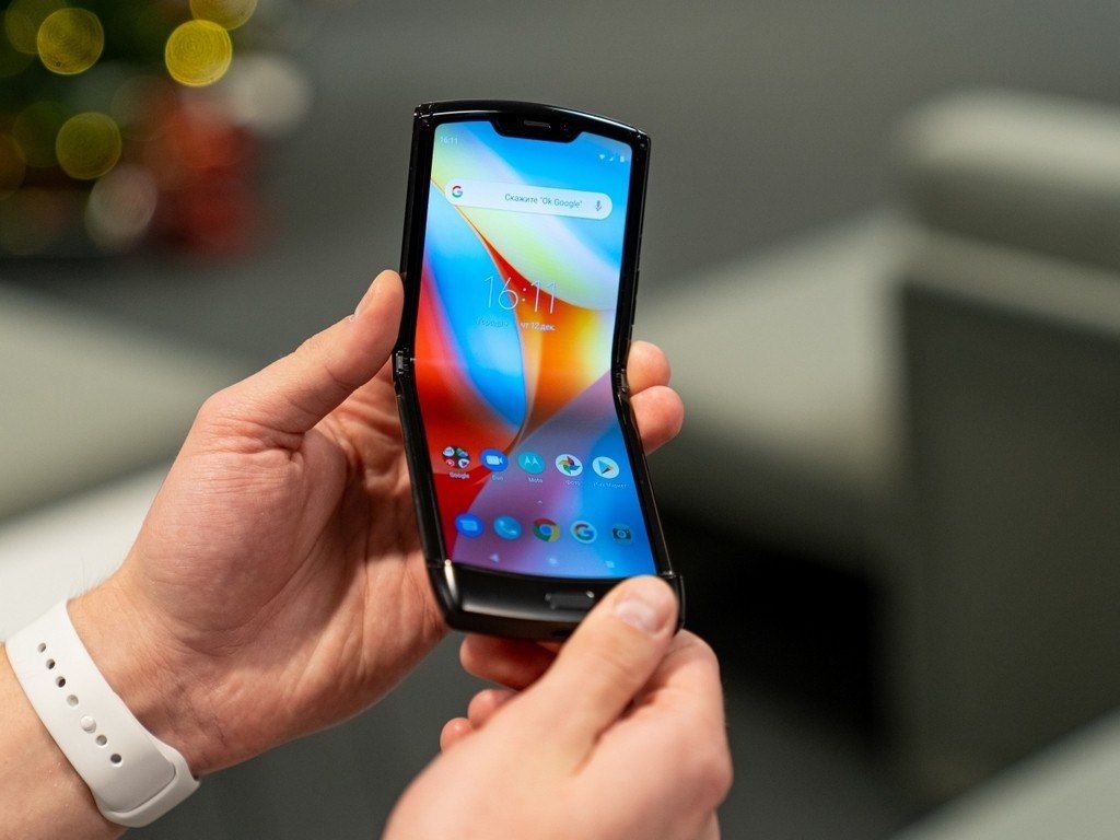 Компания Motorola обозначила окончательную дату релиза смартфона Moto Razr с гибким экраном.