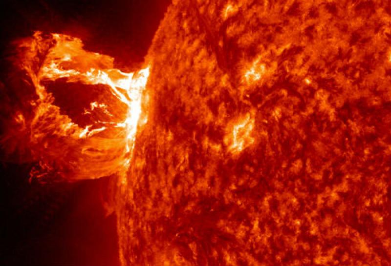 NASA urmăreşte această furtună colosală încă din 2006 şi consideră că în 2012, 2013 ar putea lovi planeta noastră.