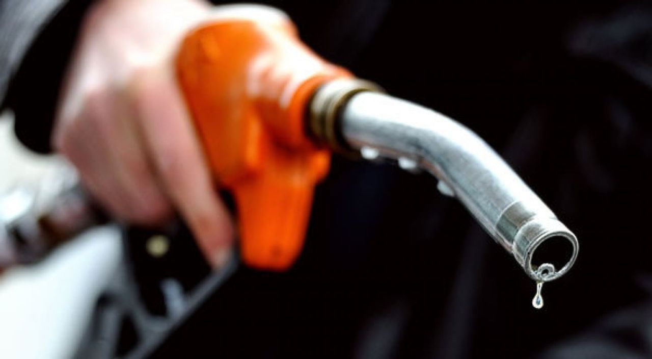 Benzina și motorina se scumpesc. 