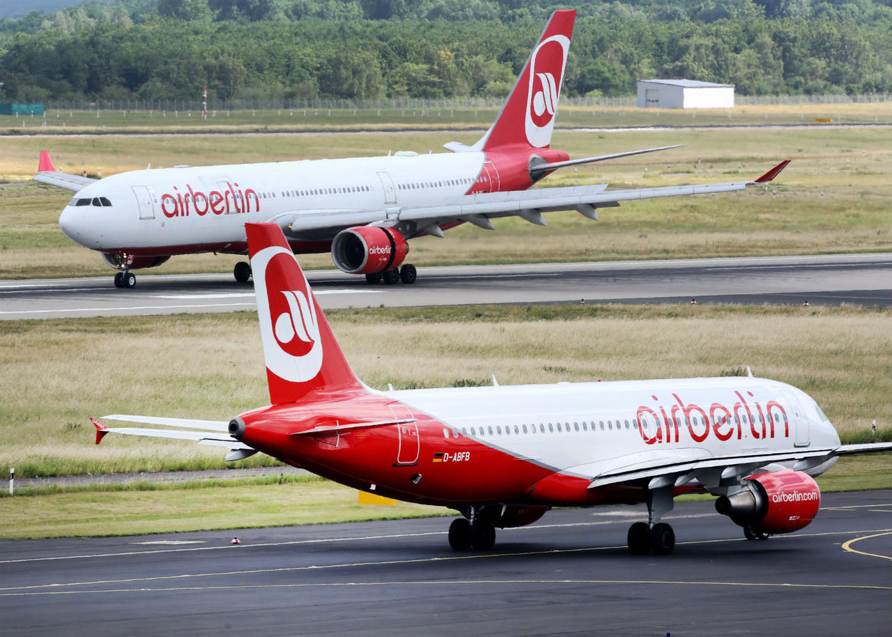 Последний рейс обанкротившейся Air Berlin приземлился в германской столице.
