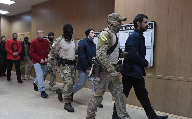Украинских моряков готовят к отправке на родину. Фото: Александр Миридонов.