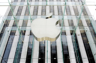 Спрос на устройства iPhone и iPad продолжит падать. Фото: AFP 