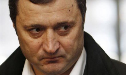 Стали известны новые подробности скандального дела о пожертвовании исполняющим обязанности премьер-министра Владом Филатом микроавтобуса Iveco.