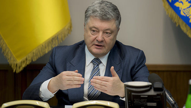 Порошенко назвал неприемлемой капитуляцию Киева в Донбассе.