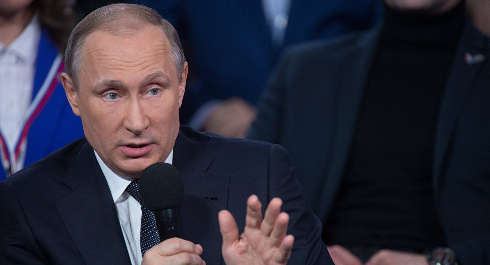 „Suntem în relații bune cu Ludmila Aleksandrovna. Ea este bine și eu sunt bine", a răspuns Vladimir Putin.