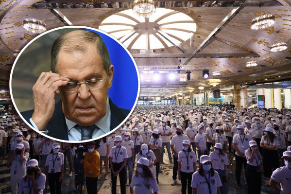 Для Сергея Лаврова станцевали 5000 человек. Коллаж: Point.md
