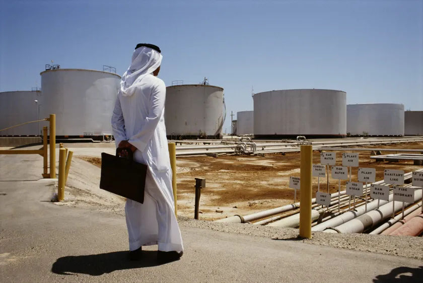 Саудовская Аравия снижает цены на нефть для всех покупателей.