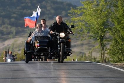 Киев выразил протест из-за поездки Путина в Крым.