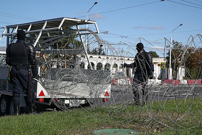 В центр Минска ввели бронетехнику. Фото: interfax.ru.