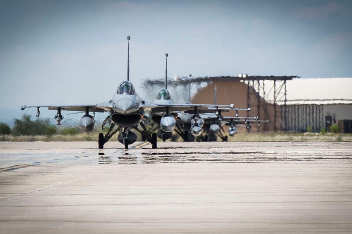Самолеты F-16 ВВС США прибыли в Румынию после инцидентов с падением дронов.