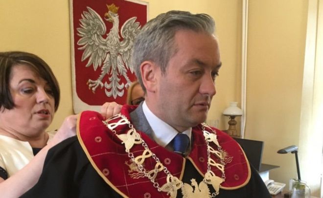 В Польше мэр-гей быстро набирает популярность.