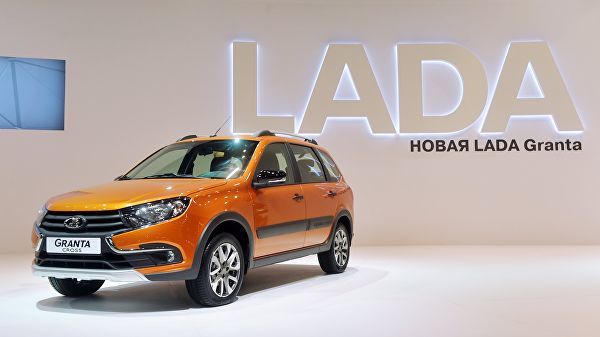 "АвтоВАЗ" анонсировал запуск продаж Lada Granta Cross и Lada Vesta Sport.
