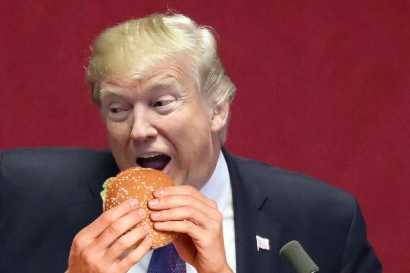 Donald Trump a renunțat să mai mănânce hamburgeri.