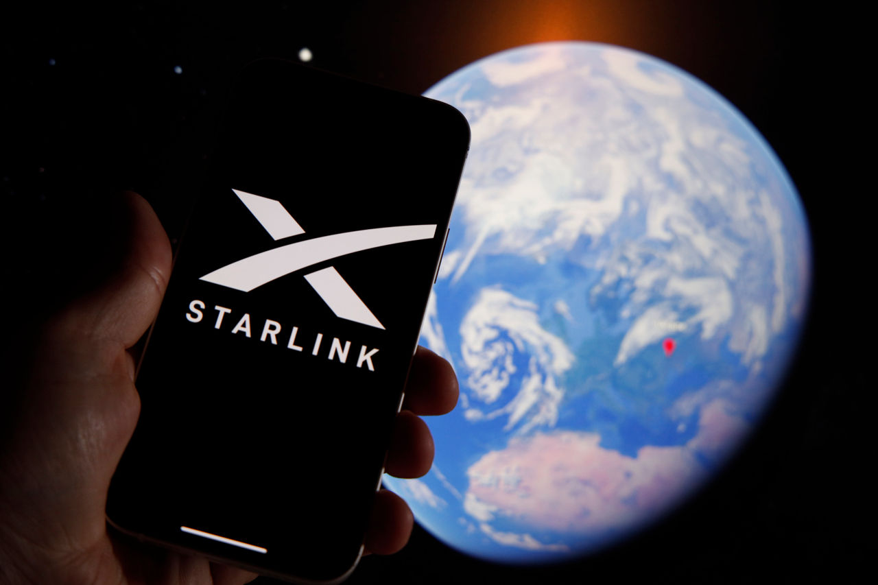 Смартфоны впервые обменялись сообщениями через спутники Starlink