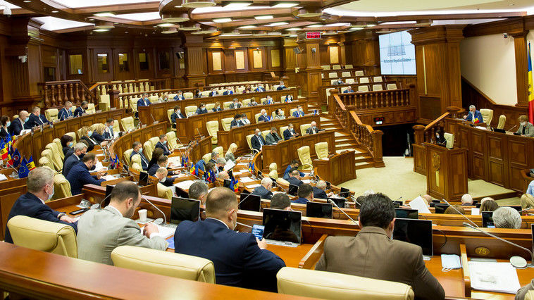 Парламент проголосовал за упрощение процедур закупок вакцины.