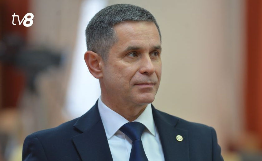 Глава Минобороны не пришел на заседание парламента: у него симптомы COVID.