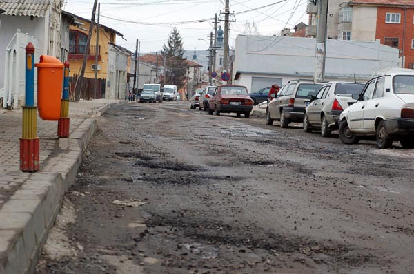 Daca nu va place cum arata capitala dupa topirea zapezii nu aveti decat sa inghititi in sec.