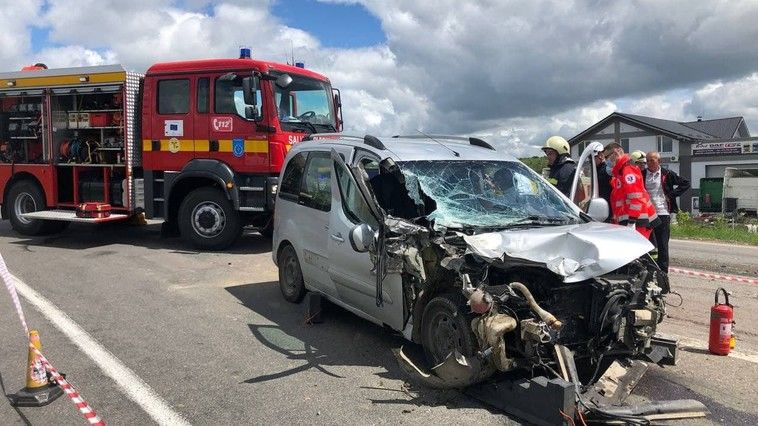 В Яловенском районе произошло ДТП с участием КамАЗа: Есть пострадавший.