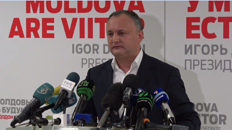 Igor Dodon o îndeamnă pe Maia Sandu să cheme lumea la calm indiferent de cine va câștiga alegerile. Foto: privesc.eu