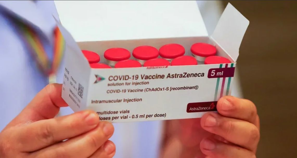 В Норвегии у троих медиков появились тромбы после вакцины AstraZeneca.