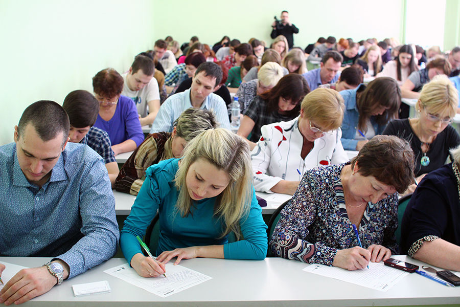 Чтобы работать в РФ, одного комплексного экзамена не достаточно. Фото: tvoyaparallel.ru