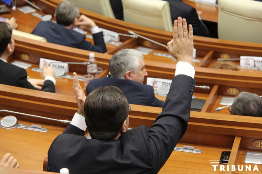 По словам автора, нынешнее руководство доведет свой мандат до конца.
