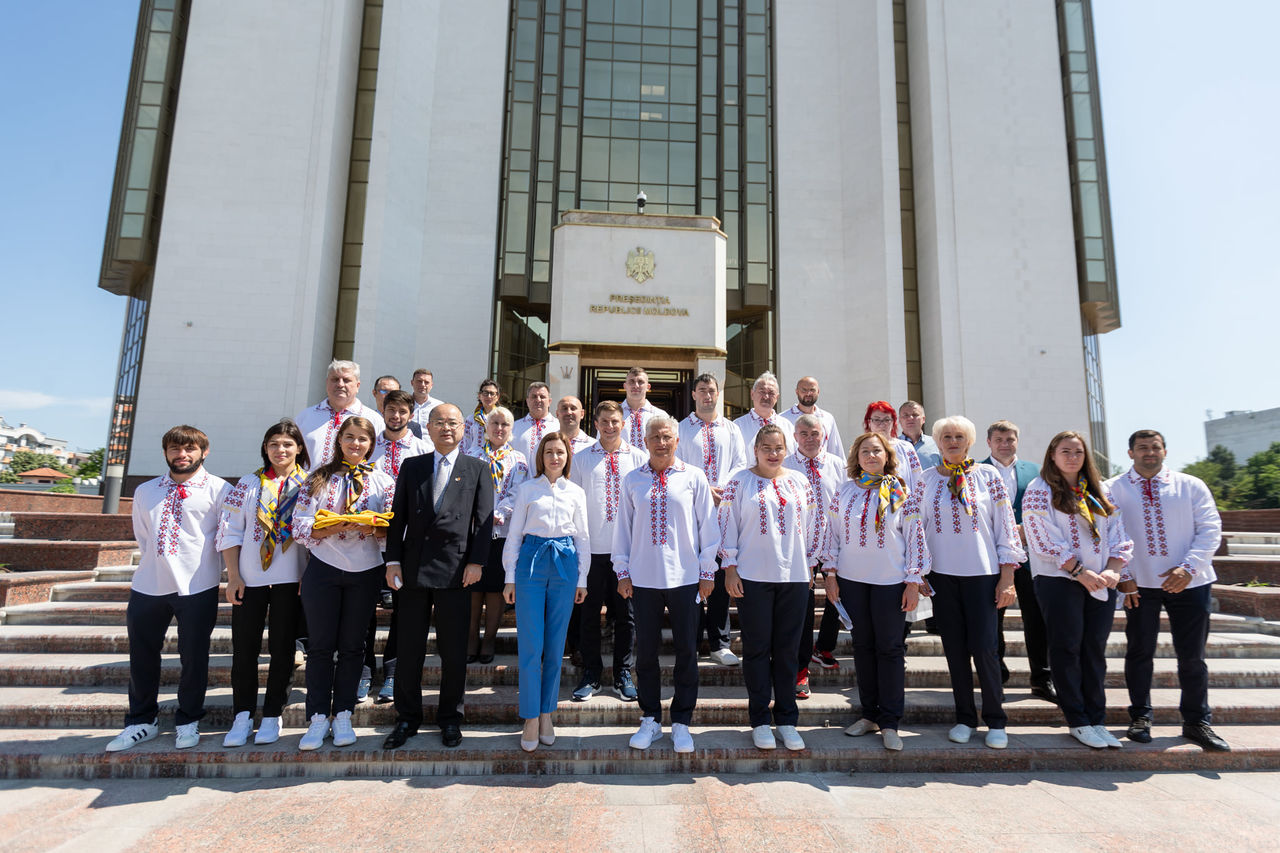 Майя Санду вручила олимпийской сборной Молдовы государственный флаг РМ.