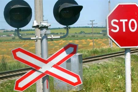 На 20 железнодорожных переездах установят шлагбаумы. Фото: auto.obozrevatel.com