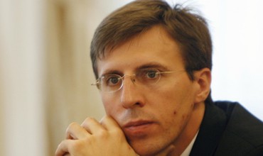 Primarul general Dorin Chirtoacă acuză consilierii comuniști că au pus la cale alarma cu bombă la Primărie.