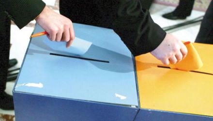 Doar comuniştii şi reprezentanţii partidului lui Jirinovski au şanse să depăşească pragul de 7%. 
