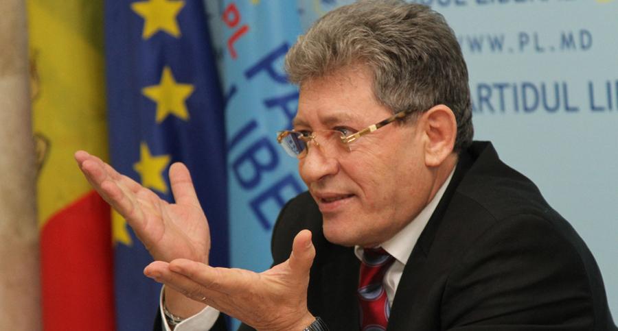 Mihai Ghimpu, a aflat astăzi că este "oponent politic" al liberal-democratului Vlad Filat. 