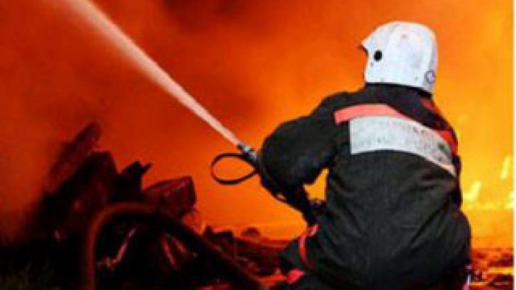 Treisprezece persoane, între care mai mulţi copii, au murit într-un incendiu izbucnit într-o şcoală musulmană din Rangoon.