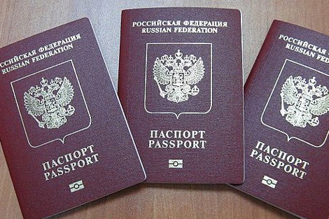 Гражданство получат обладатели паспортов СССР и прямые потомки родившихся в Советском Союзе.