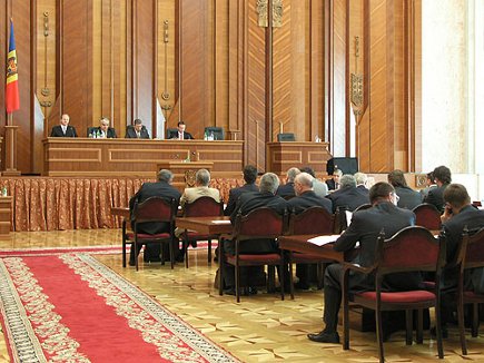 Проект решения о назначении генерального прокурора включен в повестку дня сегодняшнего заседания парламента. Фото: esp.md 