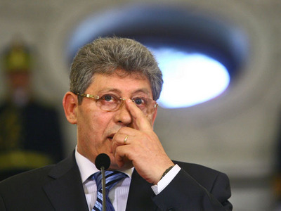 Preşedintele PL, Mihai Ghimpu, a refuzat să comenteze aceste afirmaţii.
