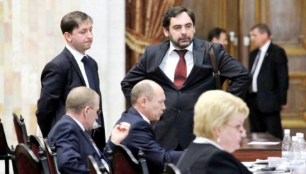 La rândul său, liberal-democratul Valeriu Streleț, spune că are martori că propunerea ca pe 12 iulie să înceapă vacanța deputaților a venit din partea PCRM.