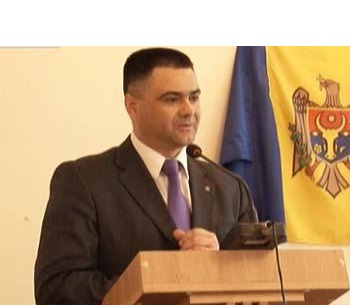 Маринуца пояснил, что первоначально планировалось построить склад при центре подготовке "Бульбоака", однако затем было решено расположить его на территории военной части в Дэнчень.