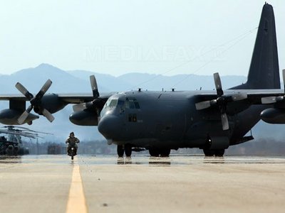 Un avion militar american s-a prăbuşit: 4 persoane au murit şi alte 2 au fost rănite (Imagine: Arhiva Mediafax Foto/AFP)