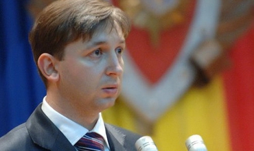 Deputatul PLDM a rămas sfiit de aceste declarații, afirmînd că, ”indiferent de culoarea politică, trebuie să avem și o dimensiune morală”.