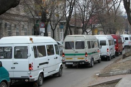Микроавтобусы № 101, 175 будут двигаться от улицы 31 Августа, 1989 по улице М. Еминеску, бульвару Штефана чел Маре, ул. Тигина и далее по обычному маршруту. 